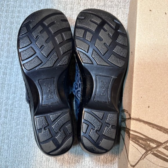 BOC Navy Blue Tooled Leather Clogs - Picture 5 of 6